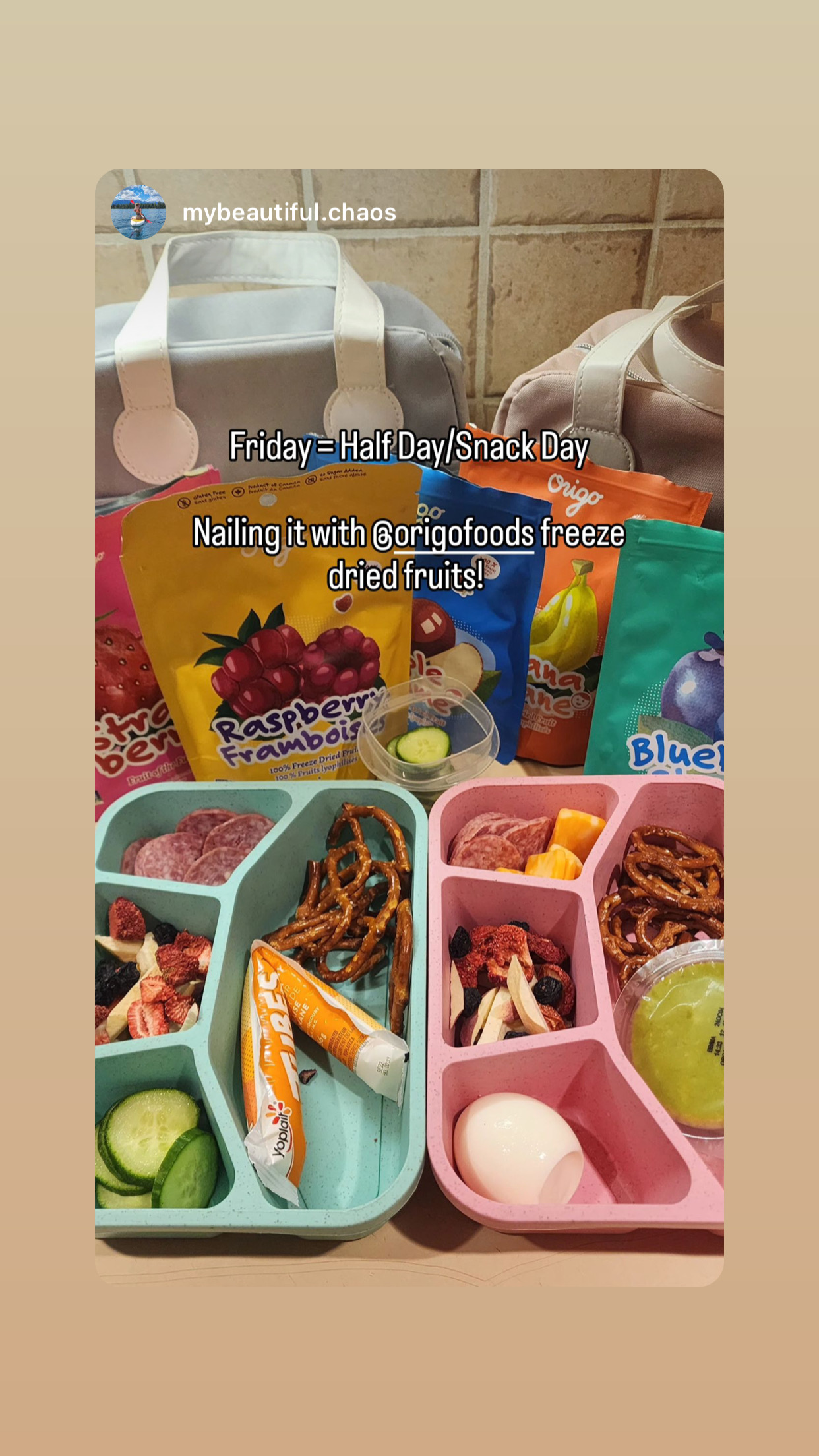 Two lunch trays with Origo freeze-dried fruit pouches, shared by @mybeautiful.chaos