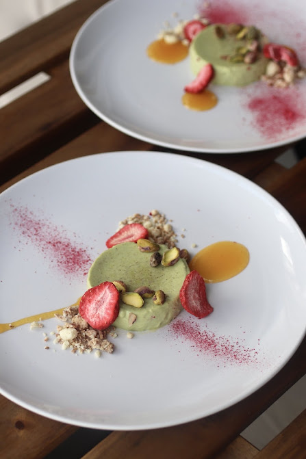 Restaurant plates finished with Origo freeze-dried strawberry